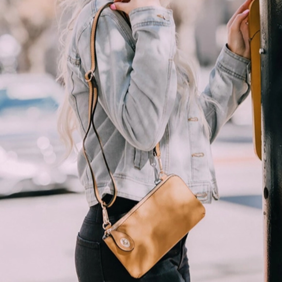 Cool Pink Crossbody Wristlet Clutch with Twist Lock Closure - Picture 3 of 4